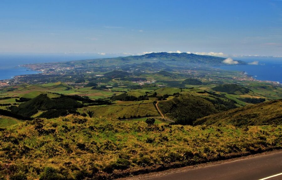 São Miguel West: Full-Day Van Tour with Lunch - Lagoa do Canário and the walk to Boca do Inferno