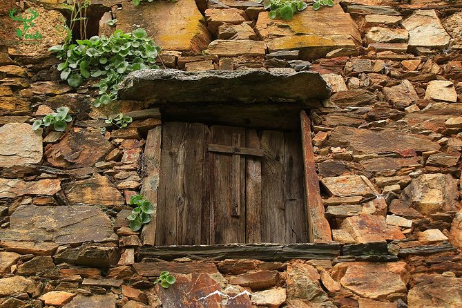 Schist Villages at Lousa Mountain - Cadaval Cimeiro and Cadaval Fundeiro, walking through loss