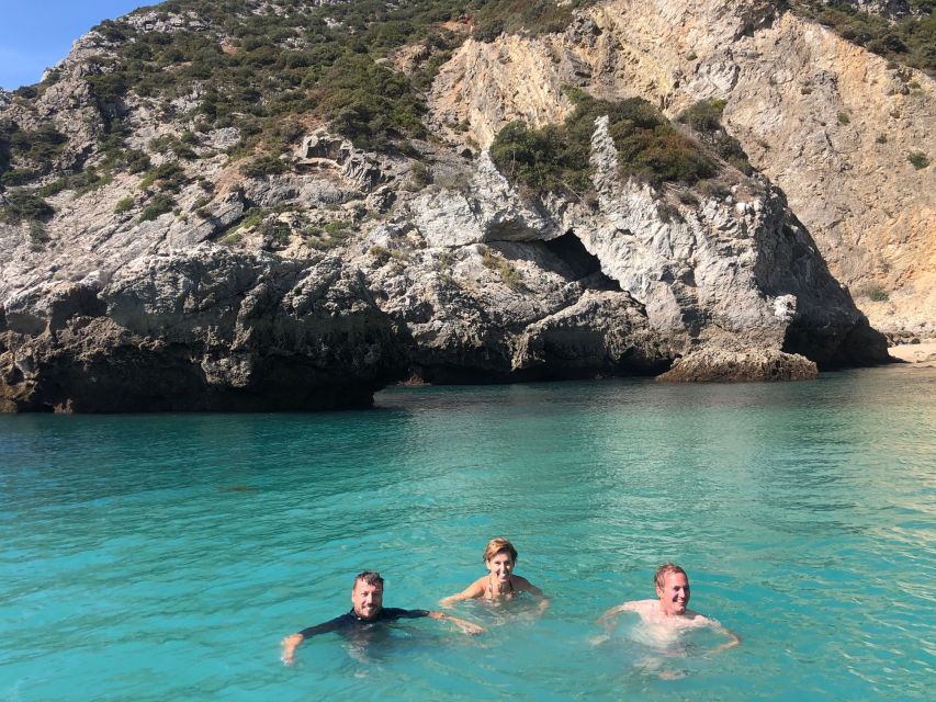 Sesimbra: Arrábida Beaches & Caves Boat Tour with Snorkeling - The crew and the pace of the outing