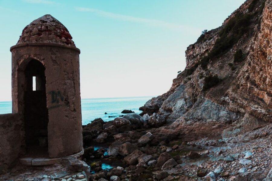 Sesimbra: Arrábida Beaches & Caves Boat Tour with Snorkeling - Ribeiro do Cavalo, the first major beach stop