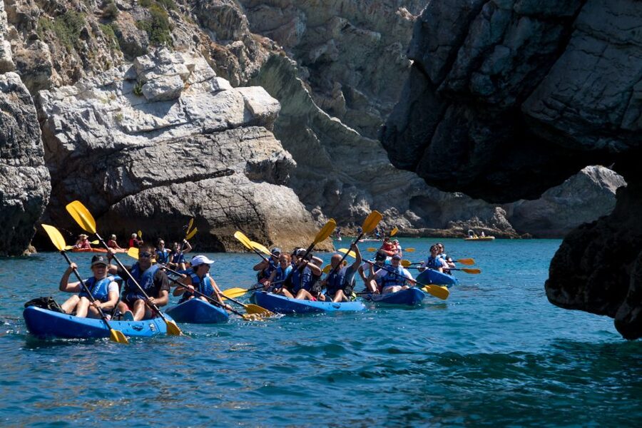 Sesimbra: Arrabida Natural Park & Caves Guided Kayaking Tour - The return paddle to Sesimbra