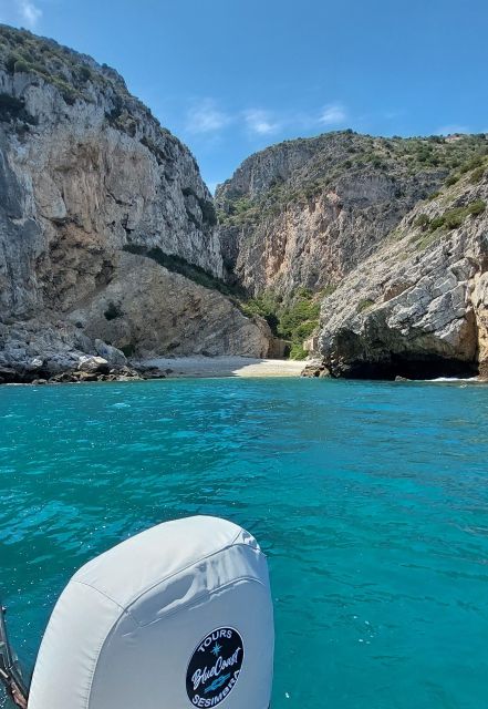 Sesimbra: Secret Bays and Beaches Boat Tour with Snorkeling - Why a small boat makes Sesimbra better