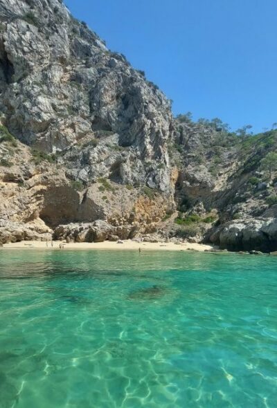 Secret Bays and Beaches Boat Tour with Snorkeling