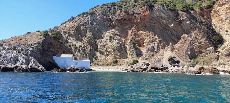 Sesimbra: Secret Bays and Beaches Boat Tour with Snorkeling - Baleeira Bay and Beach: the relaxed finish