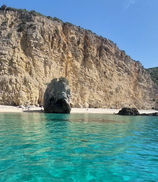Sesimbra: Secret Bays and Beaches Boat Tour with Snorkeling - The crew and the feel of the outing