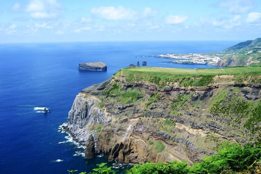 Sete Cidades Azores 4x4 Day Tour from Ponta Delgada - Climbing the volcanic rim above Sete Cidades