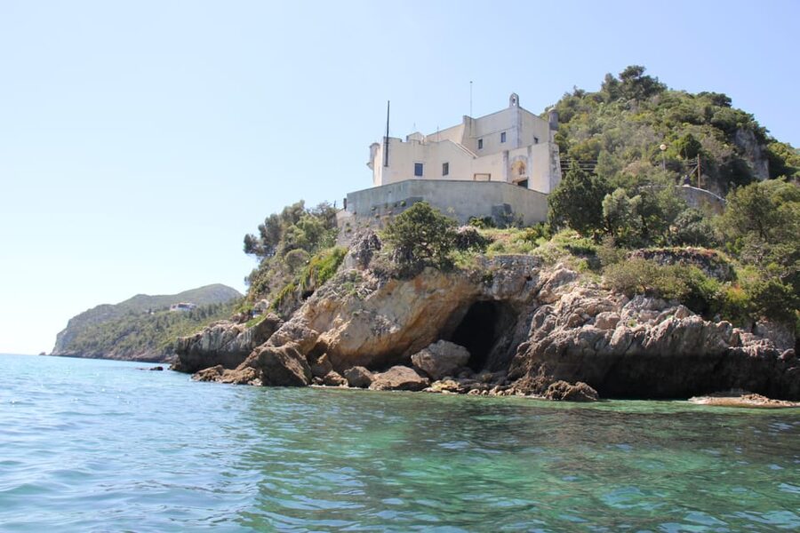 Setúbal and Tróia: Dolphin Watching and Arrábida Bays - Boat comfort, group size, and the music question