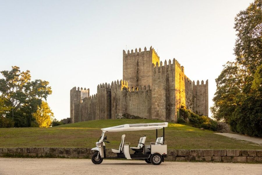 Sightseeing Tours by Electric Tuk-Tuk in Guimarães - The one-hour historical tour through the old town