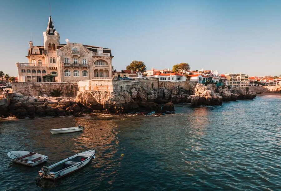 Sintra: Full-Day Deluxe Tour with Pena Palace ticket - Guincho Beach and Boca do Inferno
