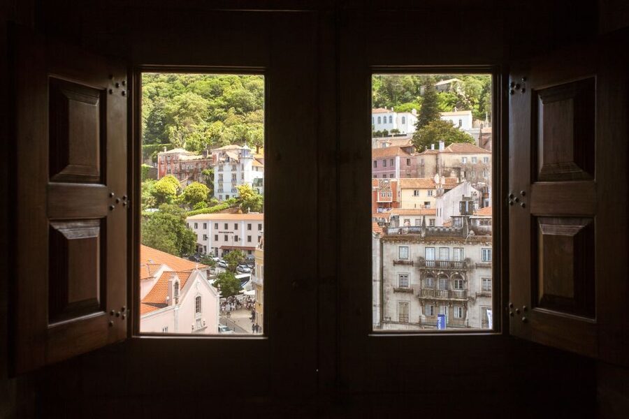 Sintra: Half-Day Tour with Royal Palace Ticket - Guincho, Cascais, and the Portuguese Riviera