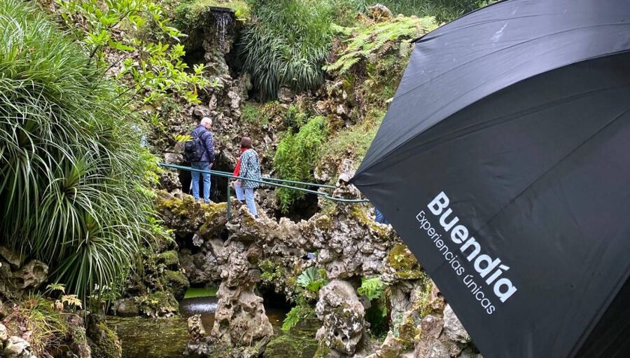 Sintra/Lisbon: Sintra & Quinta da Regaleira Tour with Ticket - Going down to the Initiation Well