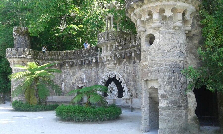 Sintra: Quinta da Regaleira Entry Ticket and Guided Tour - Meeting the guide and getting oriented