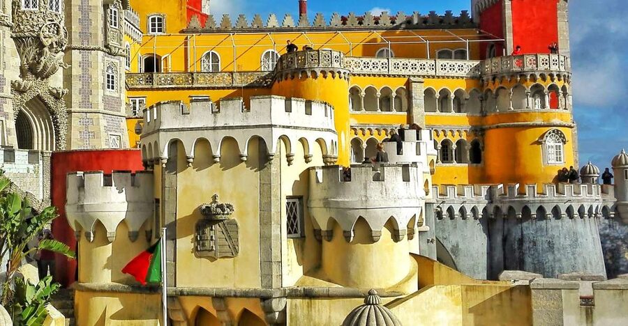 Sintra: Truly Private Tour to Pena Palace & Regaleira - A useful pause in Sintra’s old town