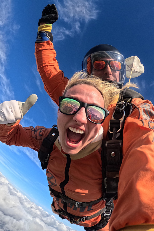 Skydive Algarve: Tandem Skydiving 10.000ft (up to 15.000ft) - The certificate and fast footage delivery