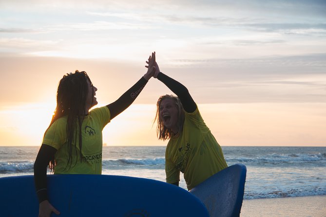 Surf Lesson on Praia de Carcavelos - Learning the pop-up on the sand