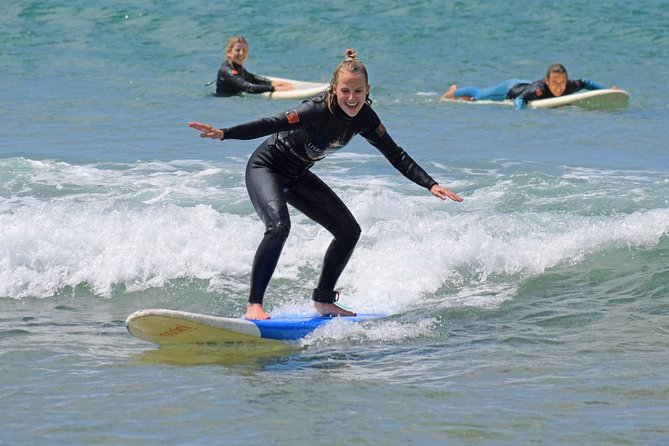 Surf Lesson - The First Minutes: Wetsuit, Board, and Basic Technique