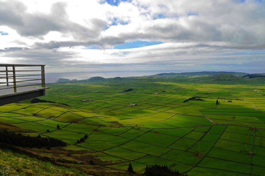 Terceira Island: Caves and Craters Tour - Furnas do Enxofre: sulfur, steam, and living geology