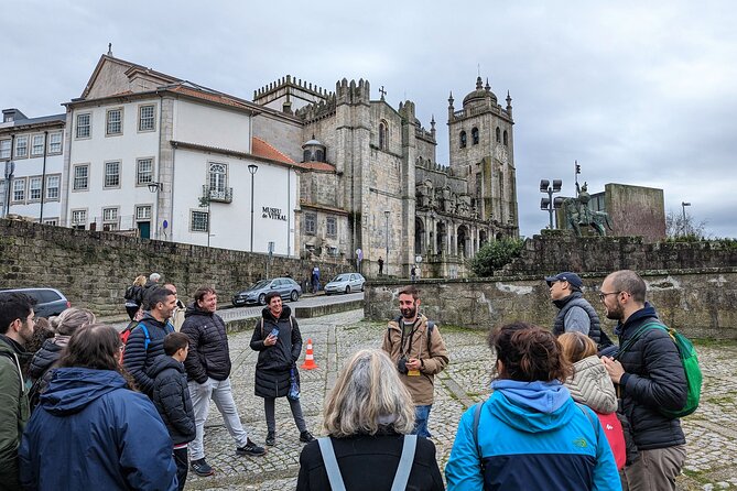 The Unvanquished Tour in Porto City Center - Vitória viewpoint and the best pause for photos