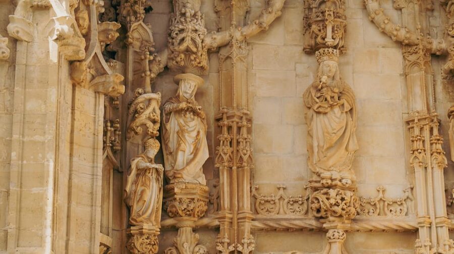 Tomar: Knight's Templar Castle and Convent of Christ Tour - The main cloister and the Capitulo window