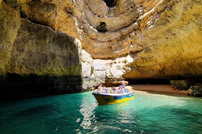 Traditional Tour - Benagil Cave - The small-boat advantage
