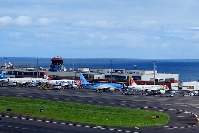 Transfer Privado e Confiável: Aeroporto → Funchal (ou vice-versa) - From Madeira Airport to your hotel