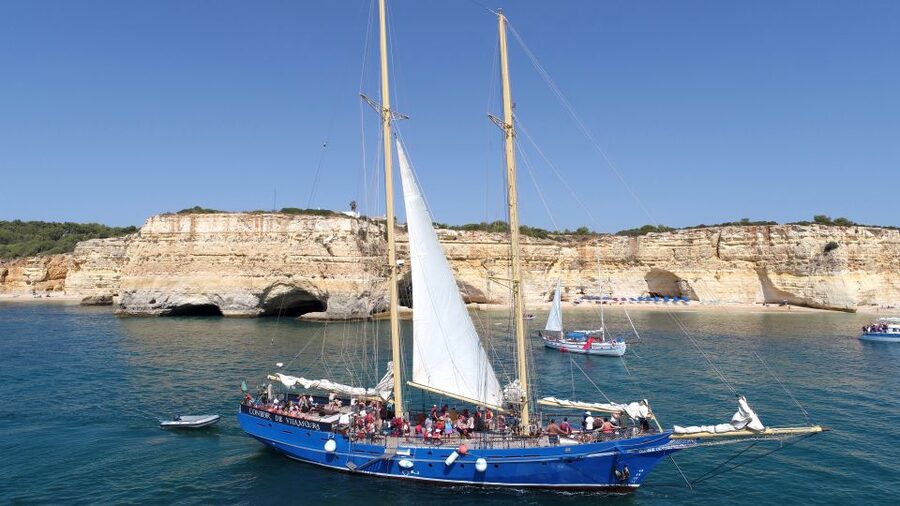 Vilamoura: Algarve Coast 3-Hour Sailing Cruise With Open Bar - Key points at a glance