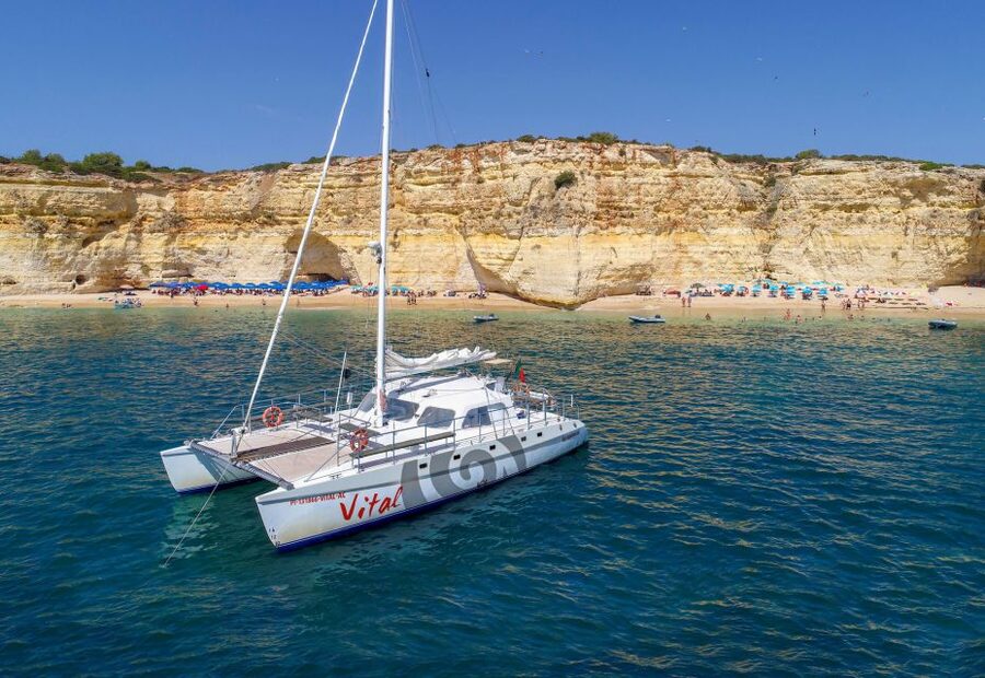 Vilamoura: Guided Sightseeing Cruise with Beach BBQ & Drinks - What you see between Vilamoura and Benagil