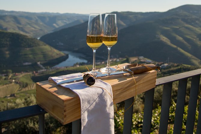 Wine experience with a sommelier - Scenic viewpoint and the art of sabering